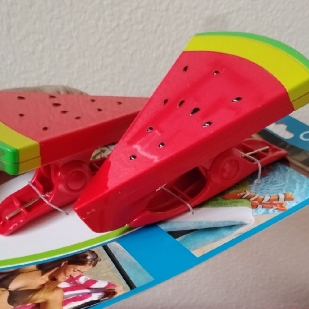 D- NWT Watermelon Boca Clips - Red and Green - Picture 5 of 6